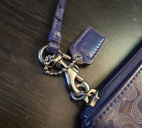 Coach Liquid Gloss Patent Leather Wristlet Purple X Navy - Picture 2 of 8